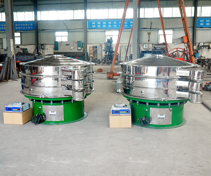 超聲波振動(dòng)篩加裝了超聲波篩分系統(tǒng)，適用于強(qiáng)吸附性、易團(tuán)聚、高靜電、輕比重等精細(xì)粉末篩分